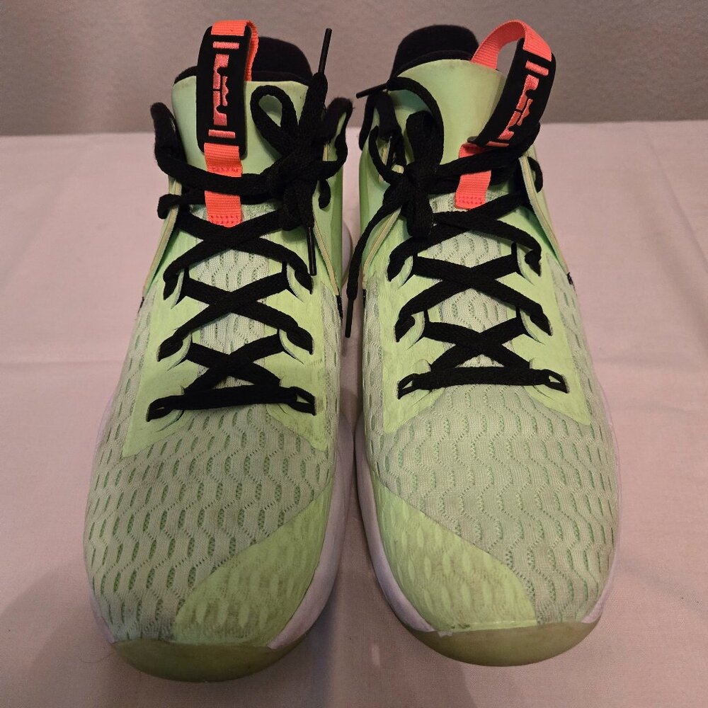 Nike LeBron Witness 5 'Grinch' CQ9380-300, Men's 11 Lime Basketball Sneakers